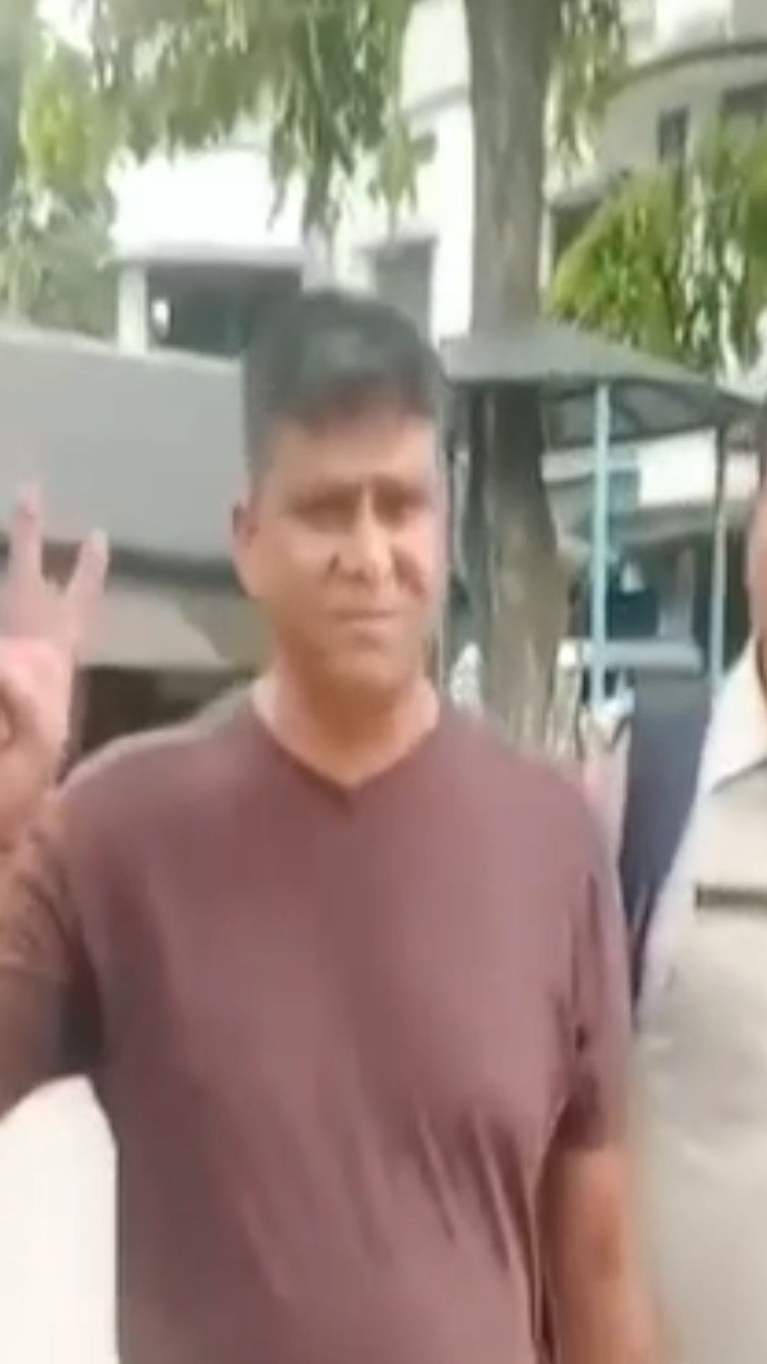 পর্যটনমন্ত্রীর কড়া 'ধমকে' গ্রেফতার বালি মাফিয়া