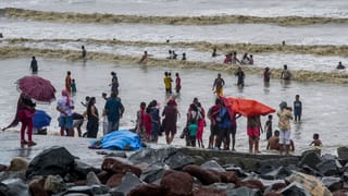Digha: জারি নিষেধাজ্ঞা, দিঘা থেকে বিষণ্ণ মুখে ফিরছেন পর্যটকরা
