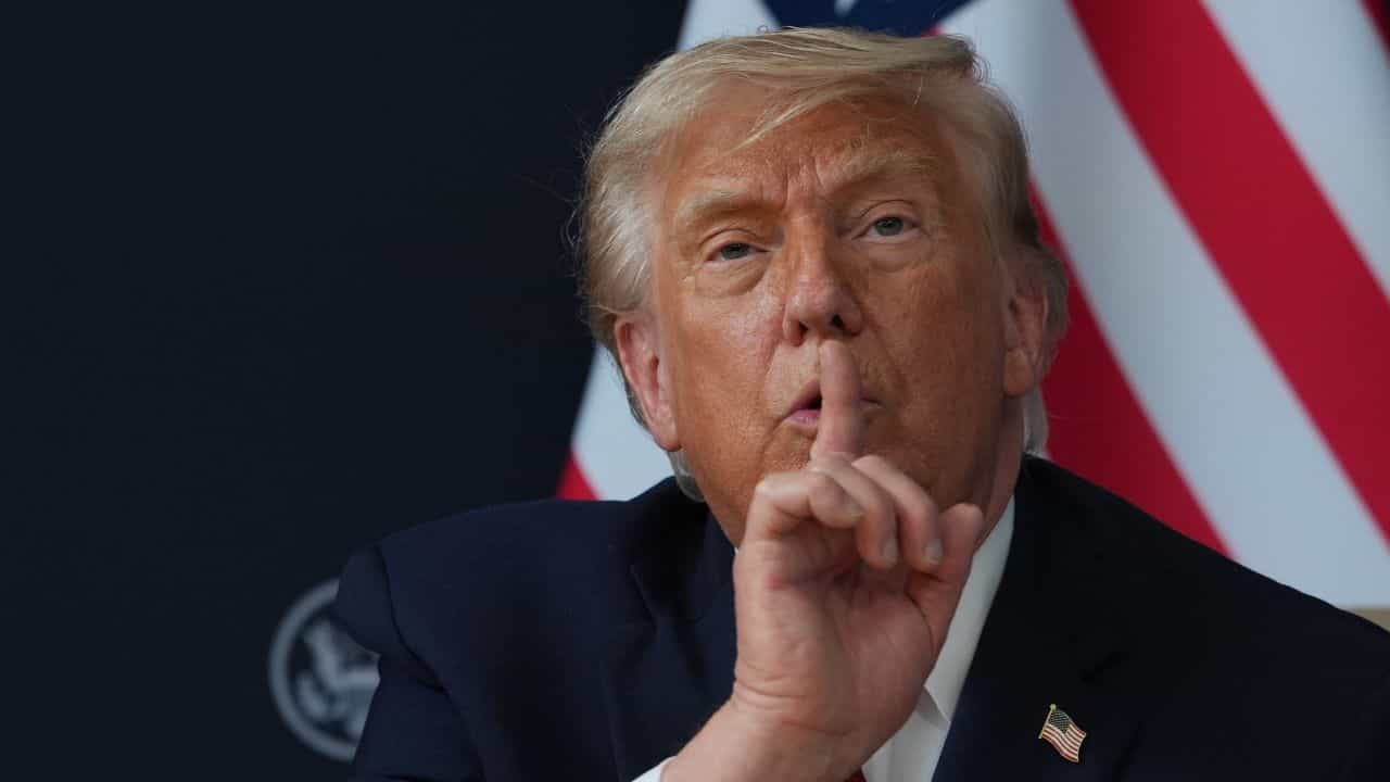 Donald Trump: 'ইরান চুক্তি না মানলে, যা করার প্রয়োজন আমি করব', ফের হুঁশিয়ারি ট্রাম্পের Donald Trump: 'ইরান চুক্তি না মানলে, যা করার প্রয়োজন আমি করব', ফের হুঁশিয়ারি ট্রাম্পের