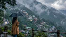 বর্ষায় পাহাড়ে যাওয়ার কথা ভাবছেন? বুকিং করার আগে মাথায় রাখুন এসব