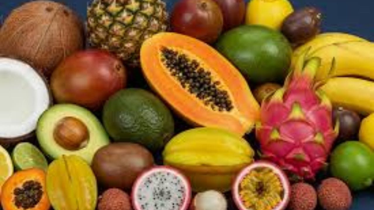 শাস্ত্রের কঠিন নিয়মের পাশাপাশি বলা হয়েছে, "পত্রং পুষ্পং ফলং তোয়ং যো মে ভক্ত্যা প্রযচ্ছতি"। অর্থাৎ, নিয়ম যাই হোক না কেন, কোনো ভক্ত যদি অত্যন্ত শুদ্ধ মনে এবং গভীর ভালোবাসায় ফল কেটেও ভগবানকে নিবেদন করেন, ঈশ্বর তাঁর সেই আন্তরিক ভক্তিই গ্রহণ করেন।