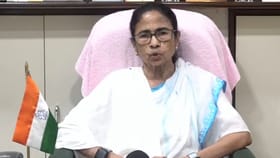 গায়ের জোরে যা ইচ্ছে করে যান, তৃণমূলকে ভাঙা যাবে না: মমতা