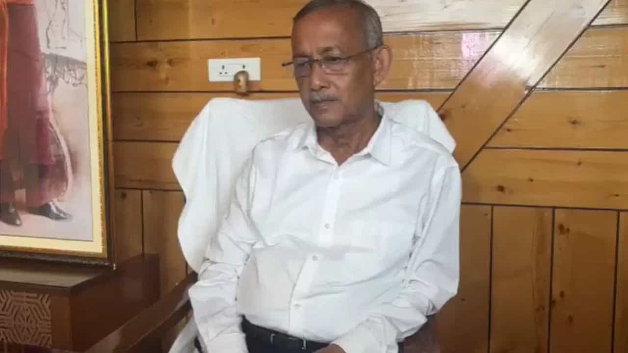 Gautam Deb: শিলিগুড়ির পুরবোর্ডও হাতছাড়া তৃণমূলের? এবার মেয়র পদ থেকে ইস্তফা গৌতম দেবের Gautam Deb: শিলিগুড়ির পুরবোর্ডও হাতছাড়া তৃণমূলের? এবার মেয়র পদ থেকে ইস্তফা গৌতম দেবের