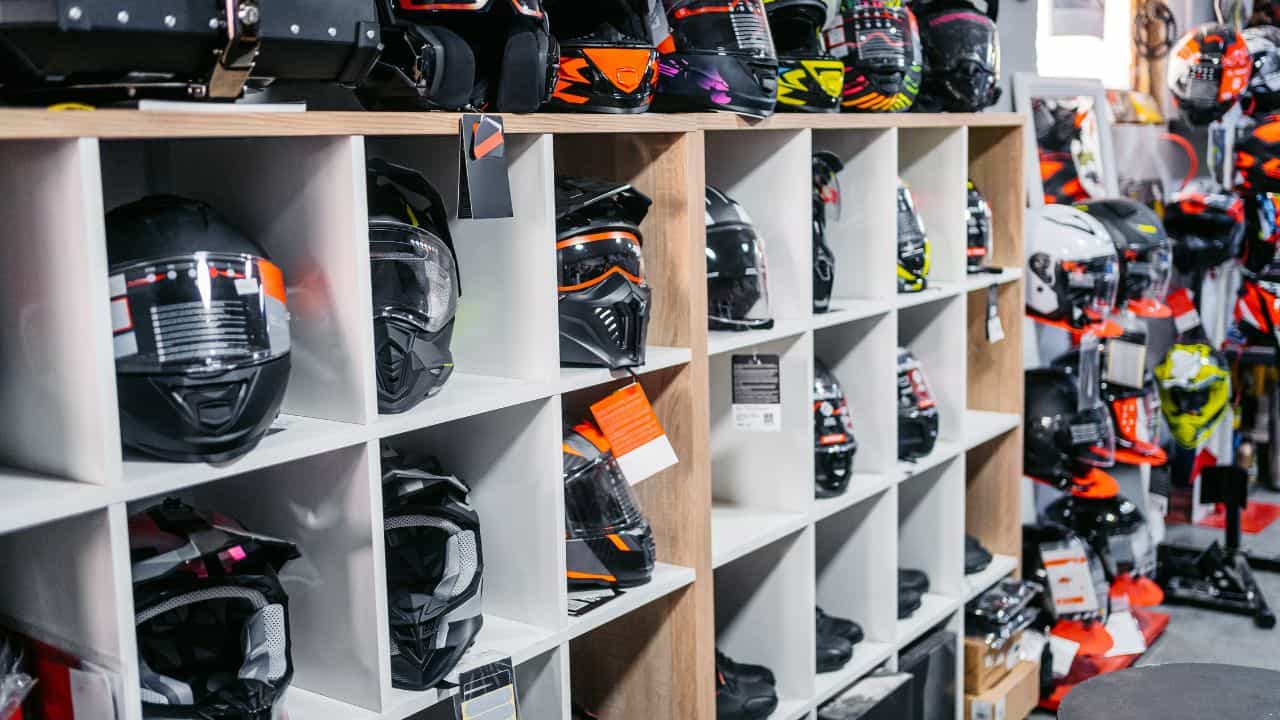 Helmet Sell: তৃণমূল জমানা শেষ হতেই একলাফে ৭০ শতাংশ বাড়ল হেলমেট বিক্রি Helmet Sell: তৃণমূল জমানা শেষ হতেই একলাফে ৭০ শতাংশ বাড়ল হেলমেট বিক্রি