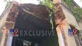 ভেঙে পড়ল দোতলা বাড়ির একাংশ, দেখুন কী পরিস্থিতি