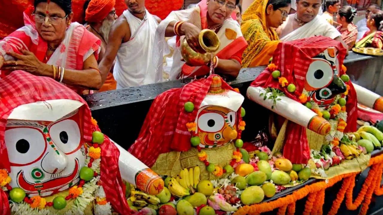 Lord Jagannath: স্নানযাত্রার পরেই কেন ‘জ্বর’ হয় জগন্নাথ দেবের? কেন থাকেন একলা?