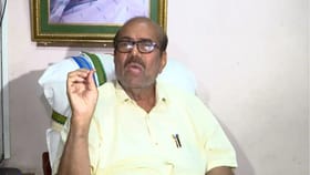মমতার দীর্ঘদিনের 'সঙ্গী' জাভেদ কেন শিবির বদল করলেন?