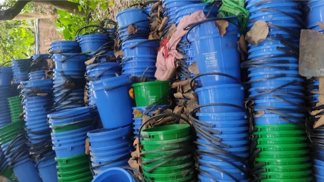 Kolkata Municipal Bucket Recovery: এবার বালতি চুরি, বেহালায় জমি থেকে উদ্ধার পৌরনিগমের লক্ষ লক্ষ বালতি, কাঠগড়ায় তৃণমূল কাউন্সিলর