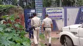 কৃষ্ণনগরে ছাত্রীর নিথর দেহ উদ্ধারে আটক ২ ছাত্রী, হস্টেল ছাড়ছে পড়ুয়ার
