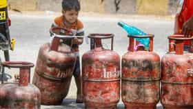 ছাড়তে হবে LPG কানেকশন, কাদের কাদের বাড়িতে নোটিস পাঠাবে সরকার?