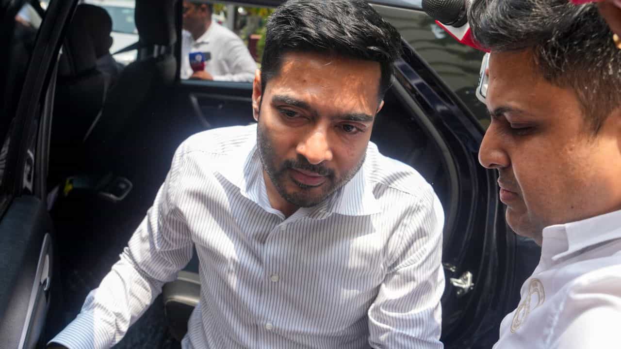 Abhishek Banerjee: মধ্যপ্রদেশেও 'বিপদ' অভিষেকের, ঝুলছে গ্রেফতারি পরোয়ানা, রইল না রক্ষাকবচ Abhishek Banerjee: মধ্যপ্রদেশেও 'বিপদ' অভিষেকের, ঝুলছে গ্রেফতারি পরোয়ানা, রইল না রক্ষাকবচ