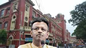 কলকাতা পুরনিগমে বিরাট জটিলতা! ফিরহাদ পদত্যাগ করলে কী হবে?