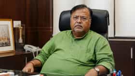 এই ঘরটায় পার্থ বসতেন! শুনেই মন্ত্রী বলে উঠলেন, 'আগে পুজো করব তারপর...'