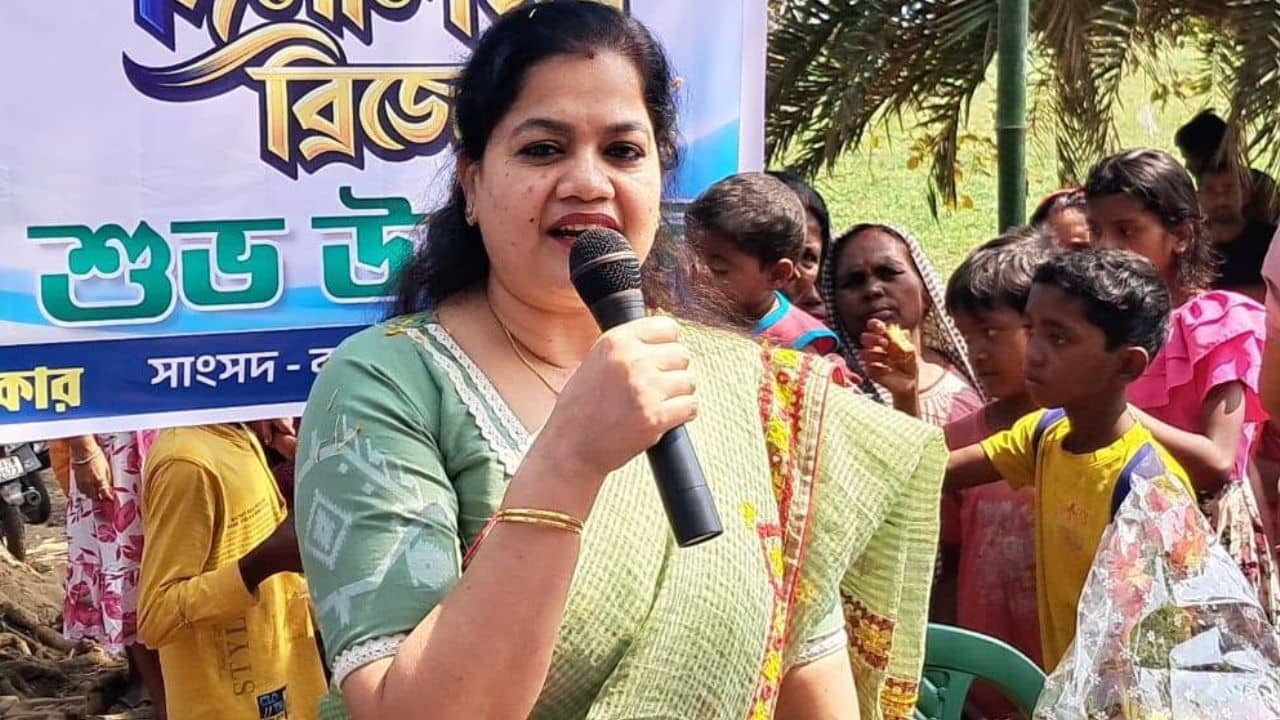 TMC MP Sharmila Sarkar: সেদিন হাজির ছিলেন কালীঘাটের বৈঠকেও, আজ শর্মিলার গলায় ক্ষোভ-অসম্মানের কথা, মমতাকে ফোন করার ইচ্ছাও নেই