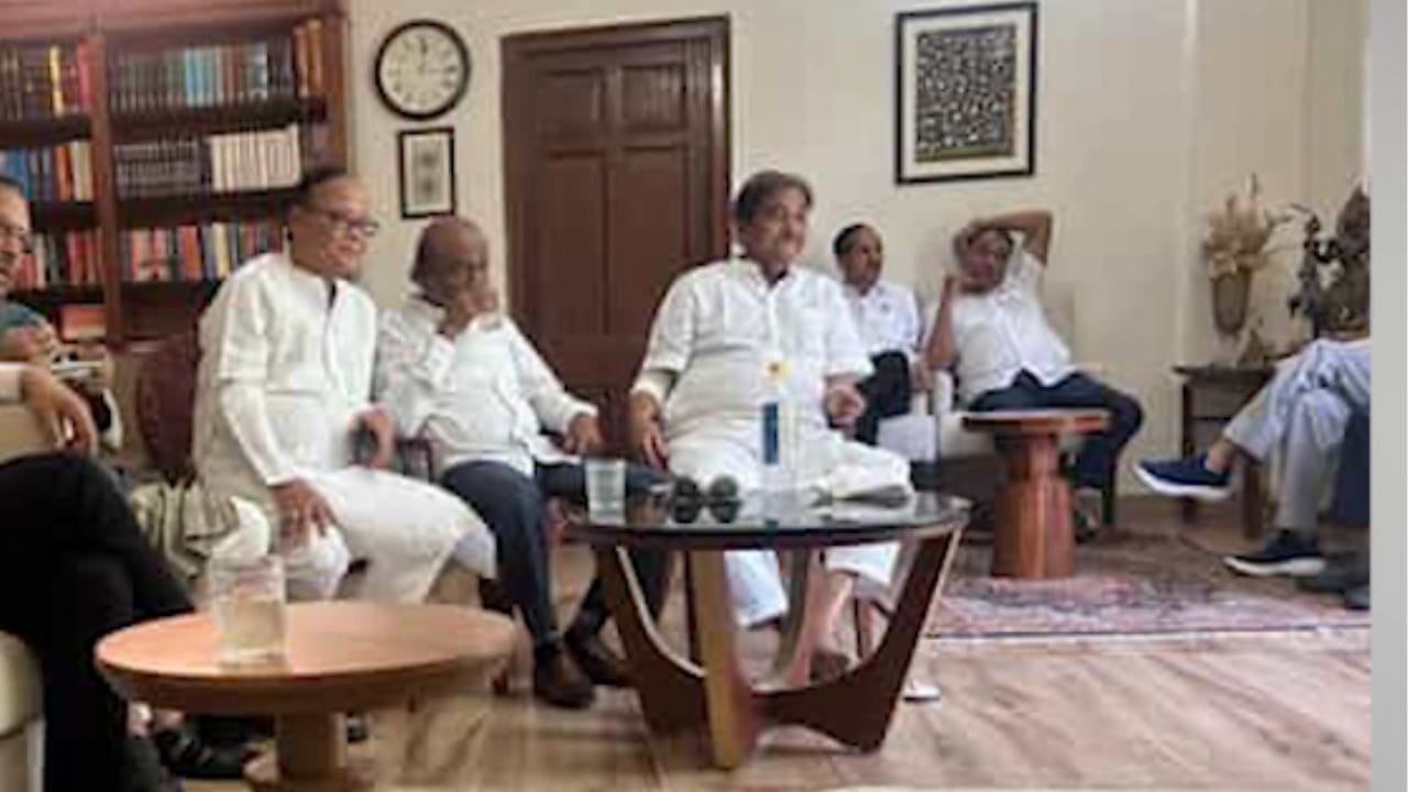Trinamool Congress MP: রাতে ফের বসল গোপন বৈঠক, সায়নী ঘোষকে নিয়ে বাড়ছে জল্পনা