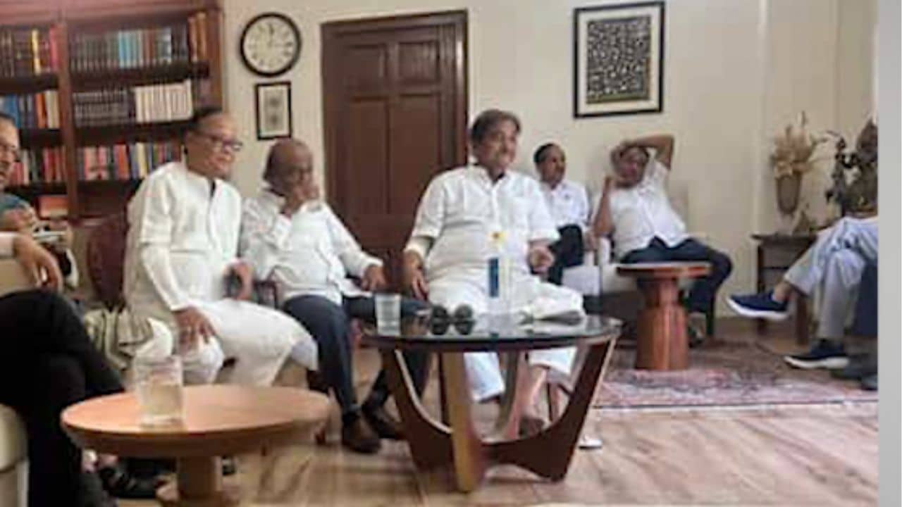 Trinamool Congress MP: রাতে ফের বসল গোপন বৈঠক, সায়নী ঘোষকে নিয়ে বাড়ছে জল্পনা