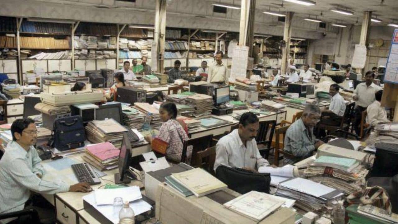 Govt Job in WB: ১ লক্ষ সরকারি চাকরি, ৩৩ শতাংশ মহিলাদের জন্য সংরক্ষিত থাকবে, বিরাট ঘোষণা বাজেটে