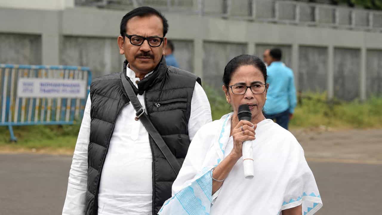 TMC Show Cause Notice: মমতার দু'পাশে হাঁটতেন, সেই ফিরহাদ-অরূপকে শোকজ নোটিস, তালিকায় একগুচ্ছ নাম TMC Show Cause Notice: মমতার দু'পাশে হাঁটতেন, সেই ফিরহাদ-অরূপকে শোকজ নোটিস, তালিকায় একগুচ্ছ নাম