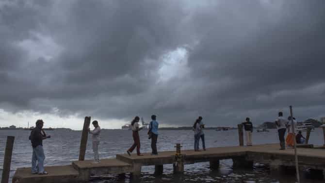 বেলা বাড়লেই ভ্যাপসা গরম, কবে বর্ষার মুখ দেখবে কলকাতা-হাওড়া-হুগলি