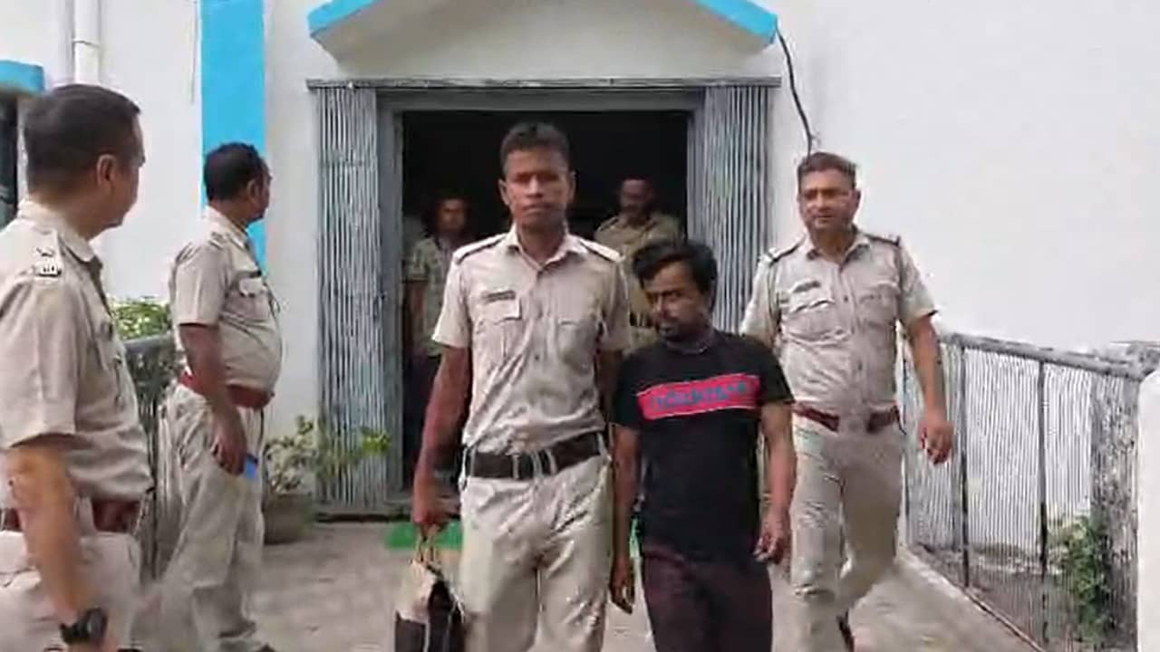 Lakshmir Bhandar Scam: শয়ে শয়ে ছেলেদের লক্ষ্মীর ভাণ্ডার খুলেছিল ৩ ডেটা এন্ট্রি অপারেটর? তদন্ত গভীরে যেতেই সব পর্দাফাঁস