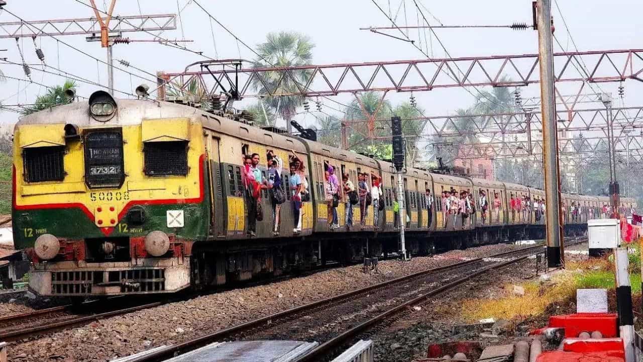 Sealdah Division New EMU Trains: শিয়ালদহ ডিভিশনে একাধিক নতুন ট্রেন, দেখে নিন তালিকা Sealdah Division New EMU Trains: শিয়ালদহ ডিভিশনে একাধিক নতুন ট্রেন, দেখে নিন তালিকা