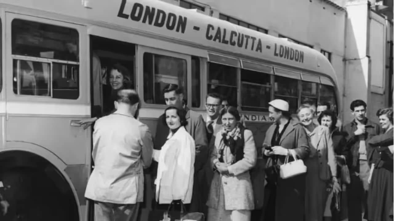 London-Kolkata Bus Service: ফ্লাইট নয়, লন্ডন থেকে এক বাসেই কলকাতা, ৫০ দিনের দীর্ঘযাত্রার গল্প জানেন?