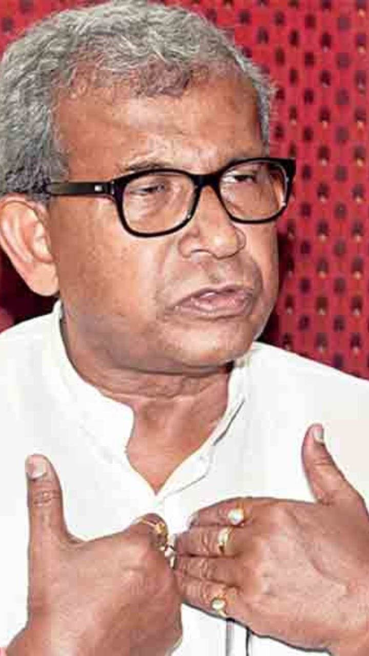 টাকার বিনিময়ে চাকরি দেওয়ার অভিযোগ মানস ভুঁইয়ার নামে