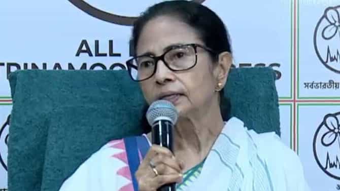 'ঝড়-জল হলেও পাঁচ জন কর্মী নিয়েই একুশে জুলাই হবে', জানিয়ে দিলেন মমতা