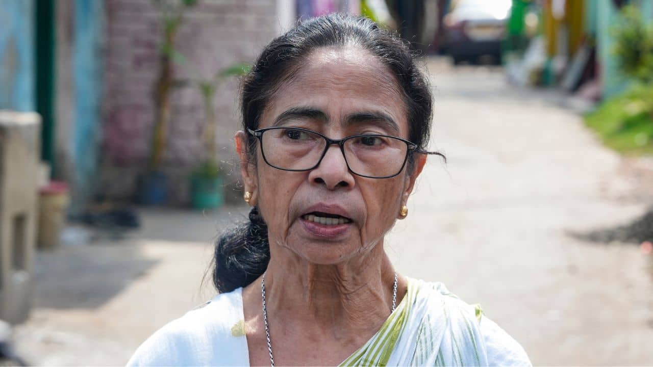 Mamata Y Channel Dharna: মিললই না পুলিশের অনুমতি, আদৌ ধরনায় বসতে পারবেন মমতা?