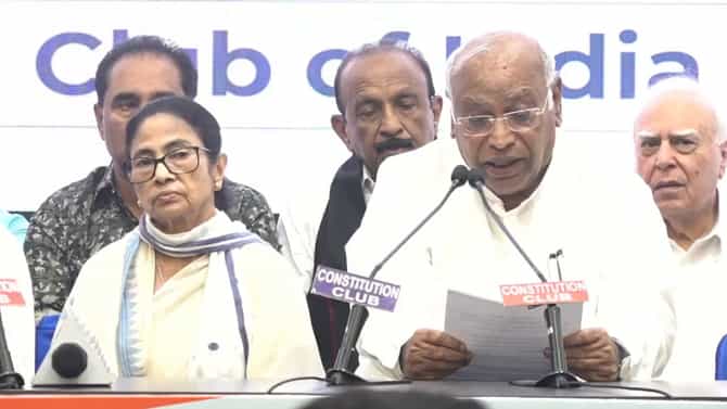 চুপ মমতা, বললেন মাত্র দুটি শব্দ, রাশ হারালেন ইন্ডি জোটেরও?