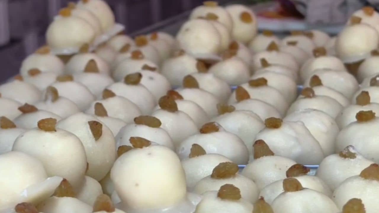 Bengal Sweets Manohara: জলভরা সন্দেশ-ডিঙি নৌকার পর জনাই-এর মনোহরা পেল বড় স্বীকৃতি, মিষ্টি তৈরিতে শুধুই হুগলি