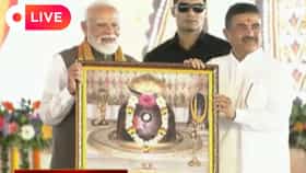 তারকেশ্বরে পৌঁছলেন মোদী, দুর্গামূর্তি-রসগোল্লা উপহার শুভেন্দুর