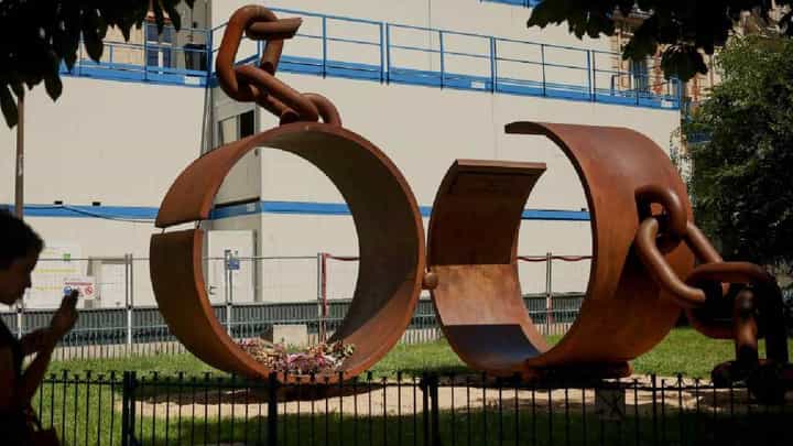 Slavery-Era Law Repeal in France: ফ্রান্সে আইনের বই থেকে মুছে গেল দাসপ্রথার বিধান Slavery-Era Law Repeal in France: ফ্রান্সে আইনের বই থেকে মুছে গেল দাসপ্রথার বিধান