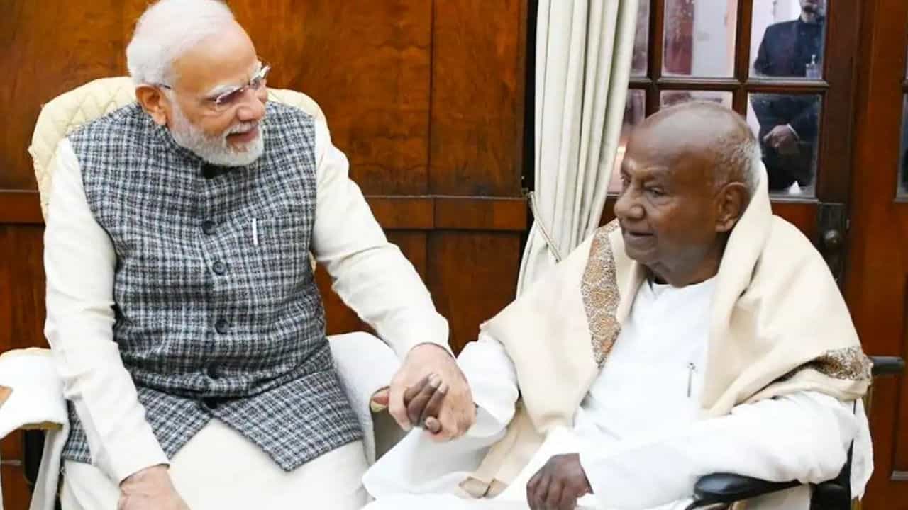HD Dewe Gowda on PM Modi: প্রধানমন্ত্রী মোদীর প্রশংসায় পঞ্চমুখ প্রাক্তন প্রধানমন্ত্রী দেবেগৌড়া, বোঝালেন নেহরুর রেকর্ড ভাঙার নেপথ্যের কারণ HD Dewe Gowda on PM Modi: প্রধানমন্ত্রী মোদীর প্রশংসায় পঞ্চমুখ প্রাক্তন প্রধানমন্ত্রী দেবেগৌড়া, বোঝালেন নেহরুর রেকর্ড ভাঙার নেপথ্যের কারণ