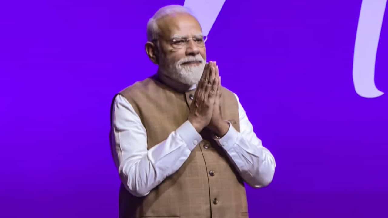 PM Narendra Modi: পশ্চিমবঙ্গে পা রাখার আগে সোশ্যাল মিডিয়ায় বাংলায় পোস্ট মোদীর, কী লিখলেন? PM Narendra Modi: পশ্চিমবঙ্গে পা রাখার আগে সোশ্যাল মিডিয়ায় বাংলায় পোস্ট মোদীর, কী লিখলেন?