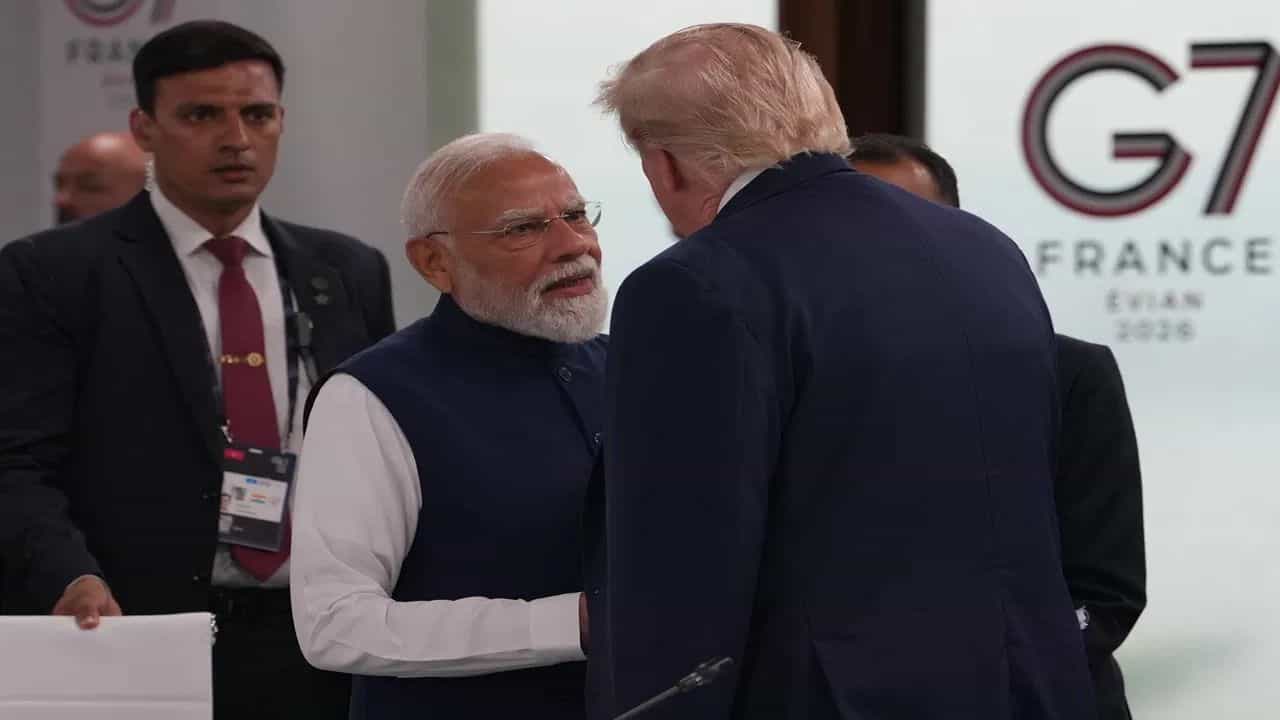 Modi Trump at G7 Summit: ১৬ মাস পর মুখোমুখি মোদী-ট্রাম্প, কী করলেন দুই রাষ্ট্রনেতা? Modi Trump at G7 Summit: ১৬ মাস পর মুখোমুখি মোদী-ট্রাম্প, কী করলেন দুই রাষ্ট্রনেতা?