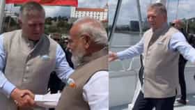 মোদীর উপহার দেওয়া জ্যাকেট পরে স্লোভাকিয়ার প্রধানমন্ত্রী, তারপর যা হল..