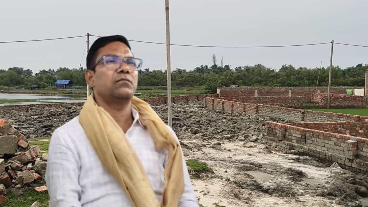 Paresh Ram Das: 'বৃদ্ধাশ্রমের ভিতরে কামিনী কাঞ্চন থেকে মদিরা...', শুধু শওকতের ছেলে নয়, মাতলার চর বুজিয়ে পরেশ রাম কী কী করেছে? Paresh Ram Das: 'বৃদ্ধাশ্রমের ভিতরে কামিনী কাঞ্চন থেকে মদিরা...', শুধু শওকতের ছেলে নয়, মাতলার চর বুজিয়ে পরেশ রাম কী কী করেছে?