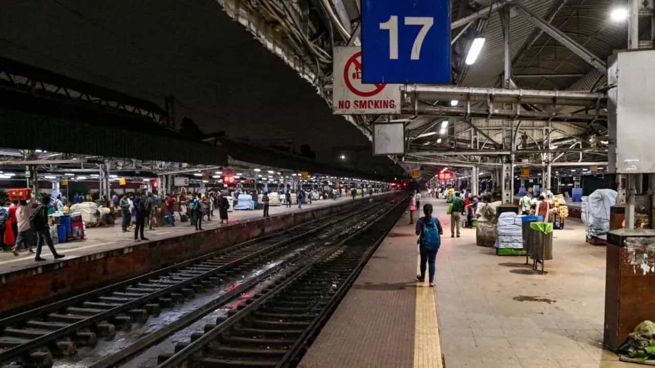 Platform Ticket Rules: প্ল্যাটফর্ম টিকিট থাকা সত্ত্বেও ৫০০ টাকা জরিমানা! রেলের এই নিয়ম জানা না থাকলে আপনিও বিপদে পড়বেন... Platform Ticket Rules: প্ল্যাটফর্ম টিকিট থাকা সত্ত্বেও ৫০০ টাকা জরিমানা! রেলের এই নিয়ম জানা না থাকলে আপনিও বিপদে পড়বেন...