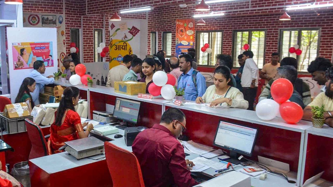 পোস্ট অফিসে রেকারিং ডিপোজিটের ক্ষেত্রে সাধারণত ৫ বছর মেয়াদ হয়। এই প্রকল্পের ৫ বছরের মেয়াদ পূরণের পরও আরও ৫ বছর মেয়াদ বাড়িয়ে দেওয়া যায়। ১০ বছরে বিনিয়োগকারীরা চক্রবৃদ্ধি সুদের হারে লাভ পায়। এই প্রকল্পে প্রতি তিন মাস অন্তর সুদ গণনা করা হয়।