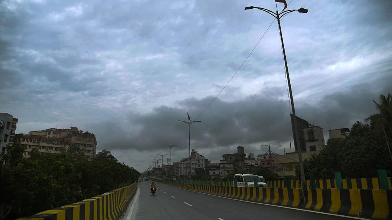 Rain Forecast in Bengal: আসব আসব করেও কেন আসছে না বর্ষা?