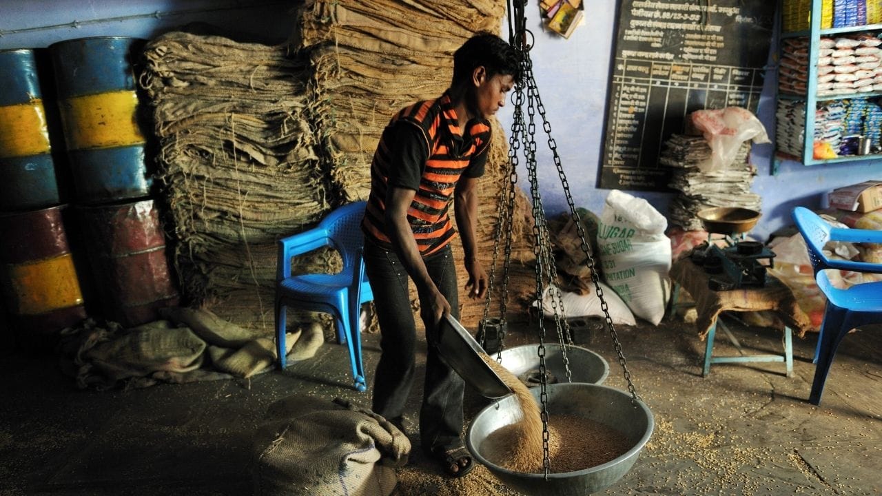 New Ration Rules: রেশন গ্রাহকদের জন্য খারাপ খবর! প্রতি মাসে আর ৩৫ কেজি চাল-গম পাওয়া যাবে না?