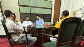 'আসল তৃণমূলে' সংখ্যা বেড়ে ৬৪! তবে কি ফিরহাদও সই করলেন? ঋতব্রত বললেন..
