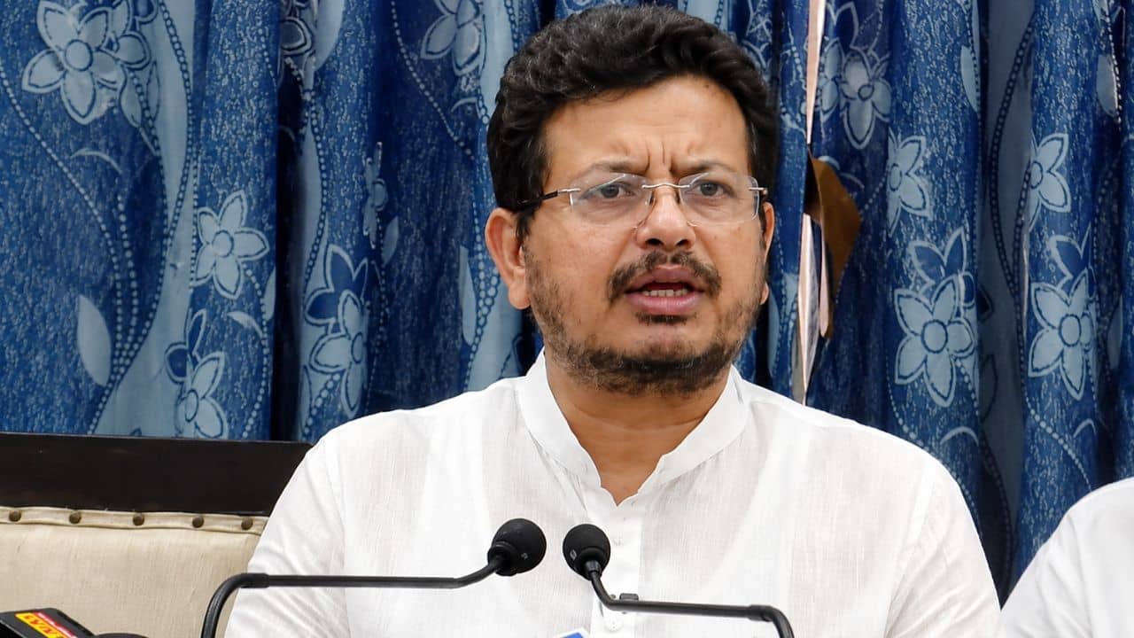 Ritabrata Banerjee: কোর্ট পেপারে সই করিয়ে নিলেন ঋতব্রত