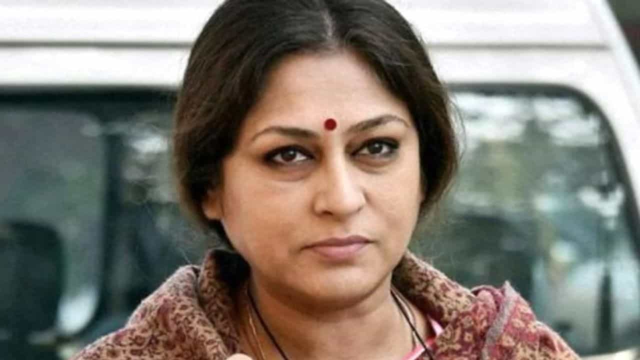 গন্ধ পেয়েই এই বাড়িতে হানা দিলেন রূপা গঙ্গোপাধ্যায়, তারপর যা করলেন বিধায়ক... গন্ধ পেয়েই এই বাড়িতে হানা দিলেন রূপা গঙ্গোপাধ্যায়, তারপর যা করলেন বিধায়ক...