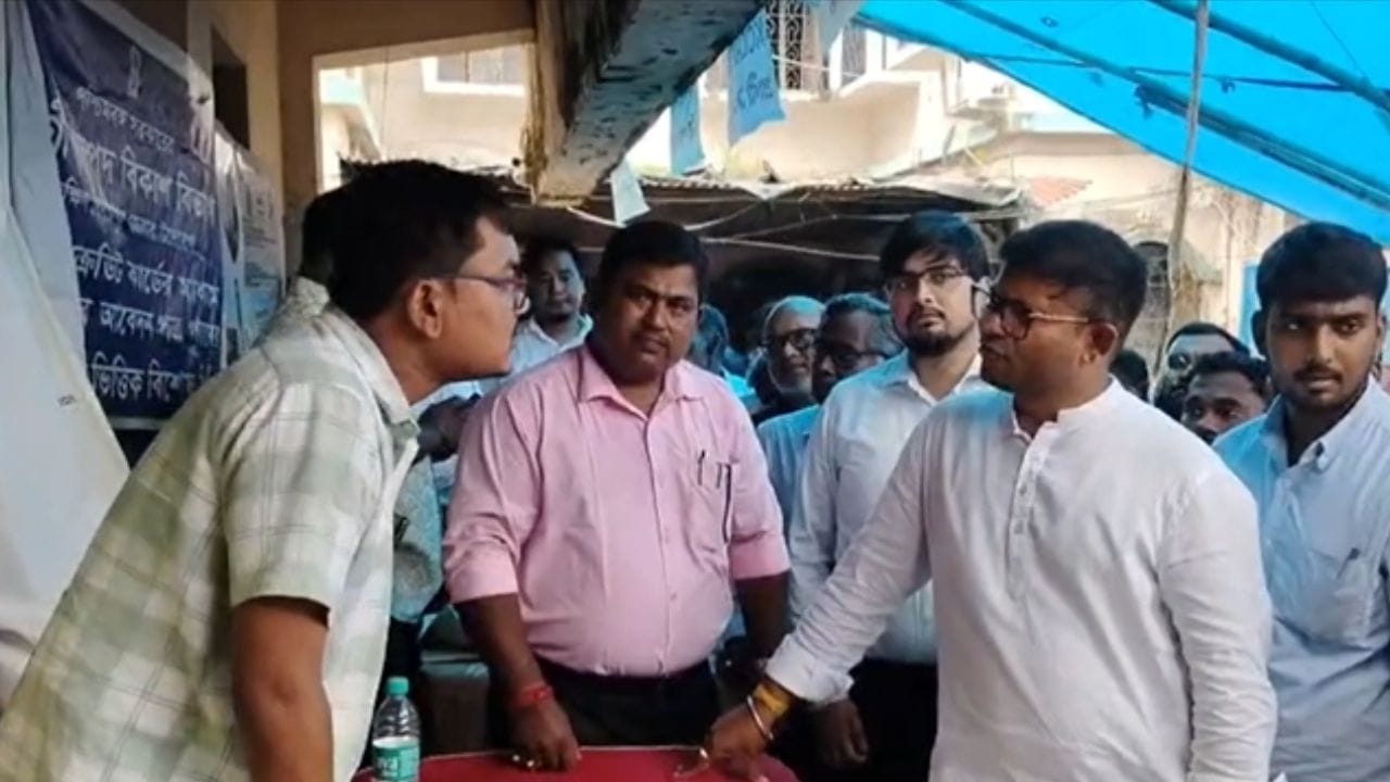 শুভেন্দু-সরকারের জনকল্যাণ শিবিরে গেলে তৃণমূল কাউন্সিলর, যা হল…