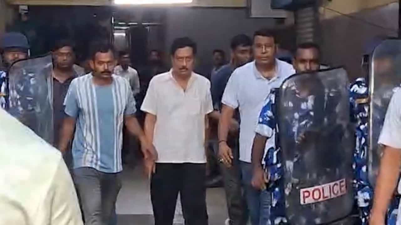 Sabyasachi Dutta Extortion Case: 'বেপাত্তা' স্ত্রী, ফ্রিজ করা হল সব্যসাচী দত্তর ৫টি অ্যাকাউন্ট, কত টাকা ছিল? Sabyasachi Dutta Extortion Case: 'বেপাত্তা' স্ত্রী, ফ্রিজ করা হল সব্যসাচী দত্তর ৫টি অ্যাকাউন্ট, কত টাকা ছিল?