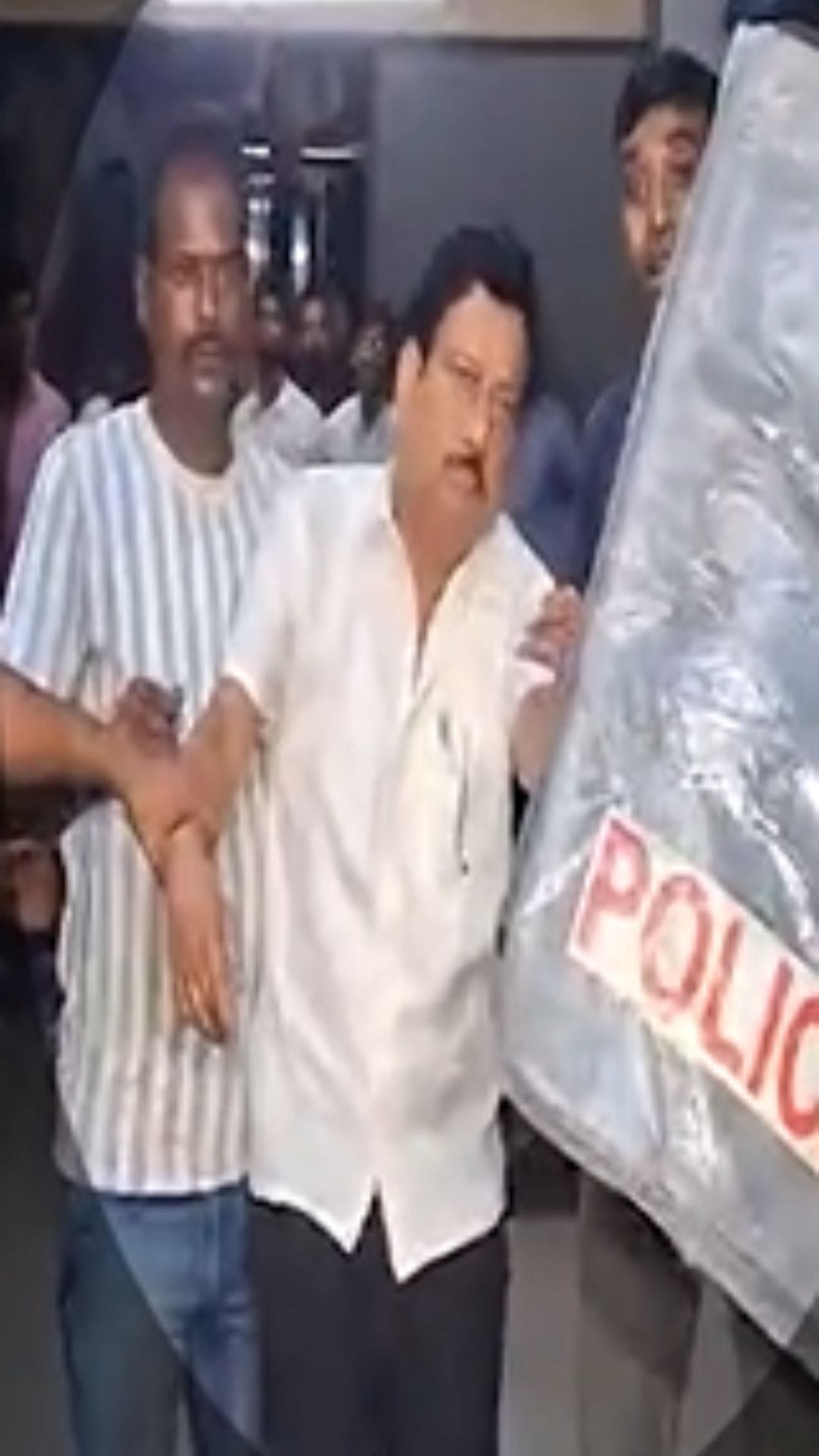 আরও চাপে সব্যসাচী, নজরে সব অ্যাকাউন্ট