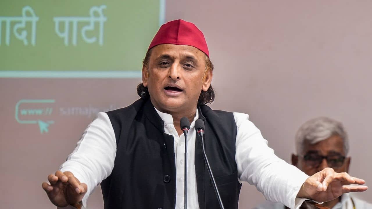 Samajwadi Party Rift: মমতাকে সান্ত্বনা দিতে এসেছিলেন অখিলেশ, ভোটের আগে এবার তাঁর ঘরেও ভাঙন?
