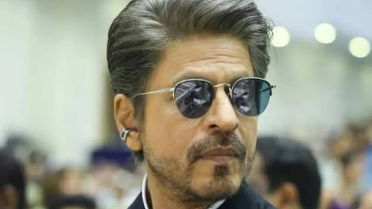 স্বামীর থেকেও তোমাকে বেশি ভালোবাসি! শাহরুখকে সোজা জানিয়ে দিলেন মহিলা, উত্তরে বাদশা বললেন...